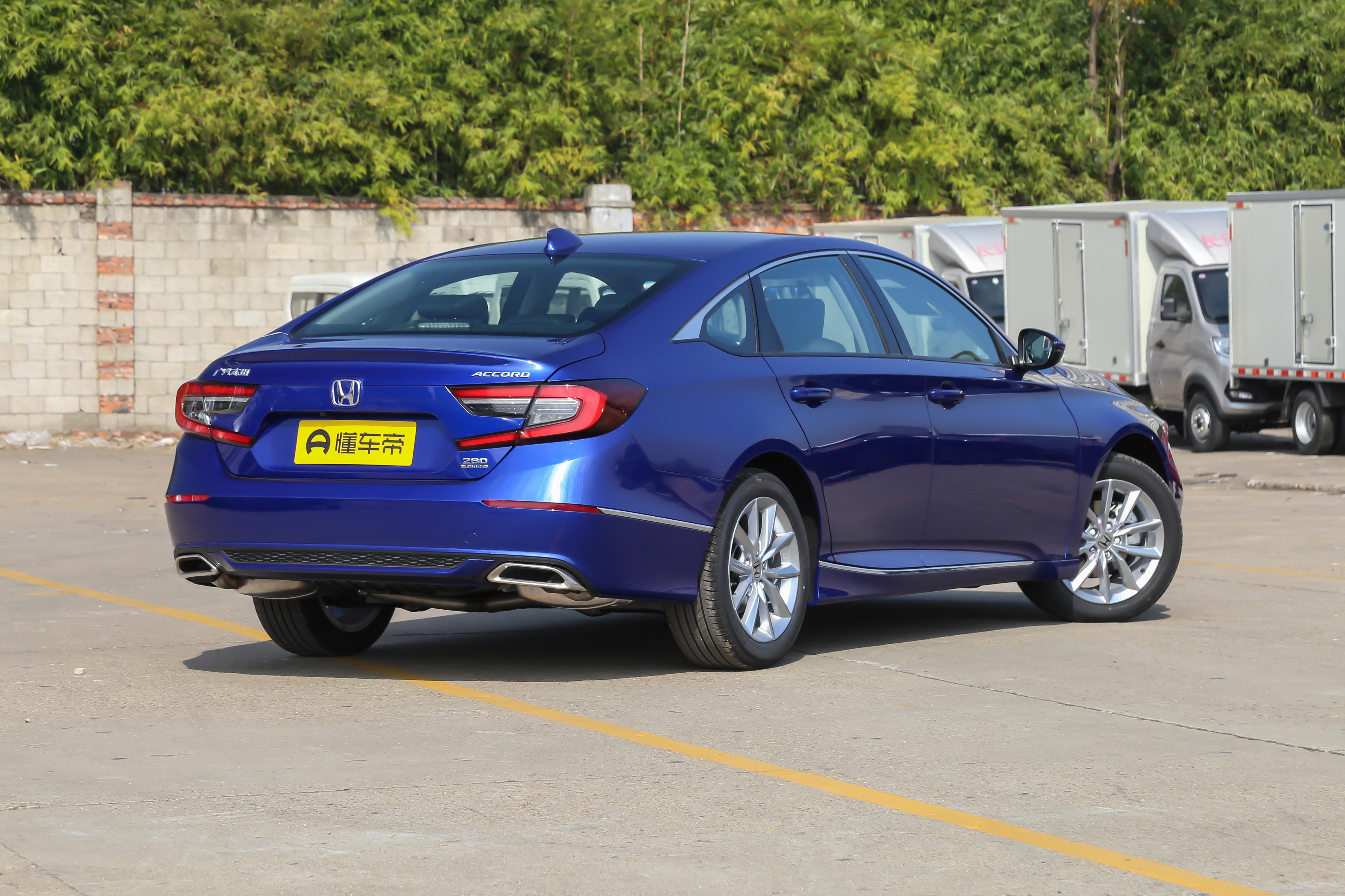 凯美瑞2.5g豪华与雅阁260精英对比,凯美瑞2.5豪华版和雅阁260怎么选