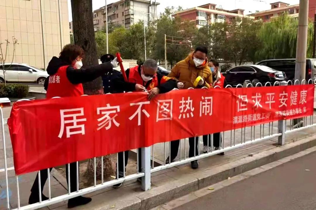 致敬防疫一线医护人员文案,防疫一线社区工作人员的最美身影