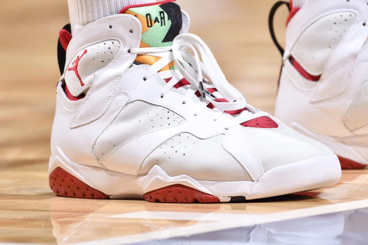 WEN赛场|鞋王上脚两大经典AJ,“Gators”和兔八哥你更爱哪个?