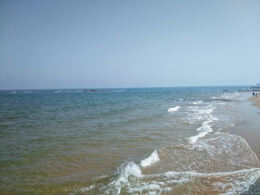 日照第三海水浴场离吴家台远吗,日照吴家台有免费的海水浴场吗