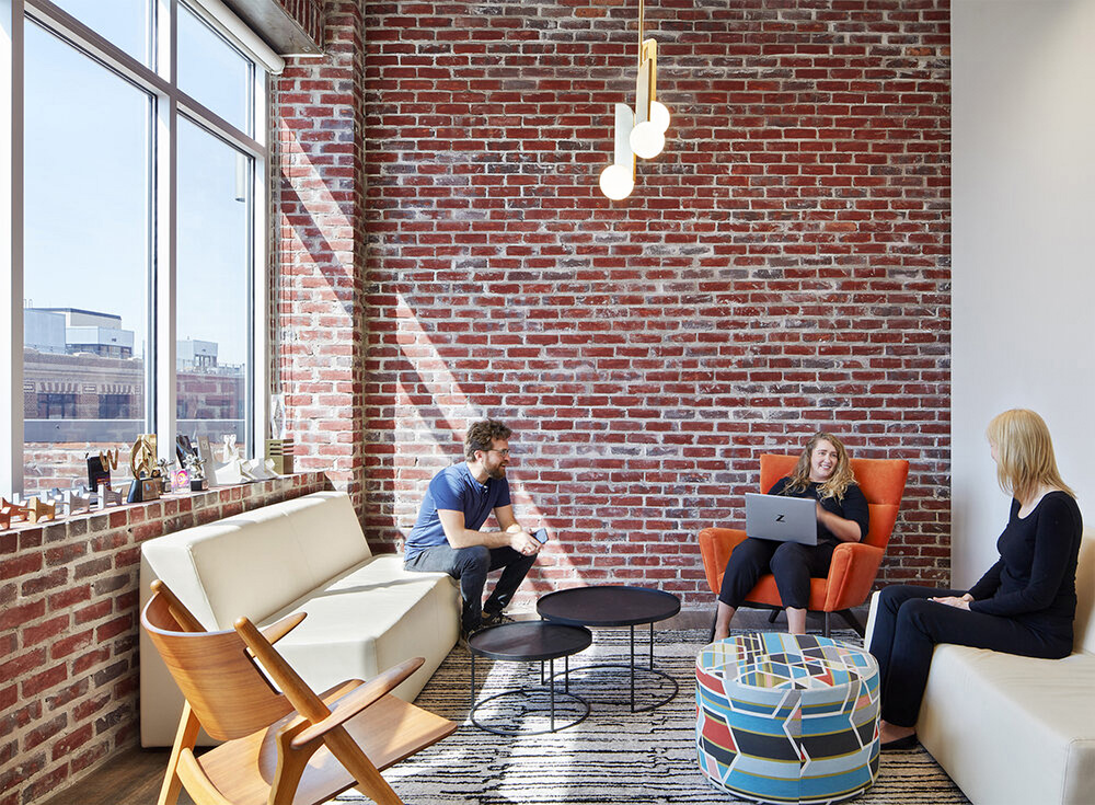 温暖工业风广告公司Fallon明尼阿波利斯办公设计欣赏