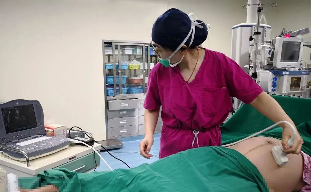 神奇！单靠一双手，隔着肚皮，就能把宝宝“转正”