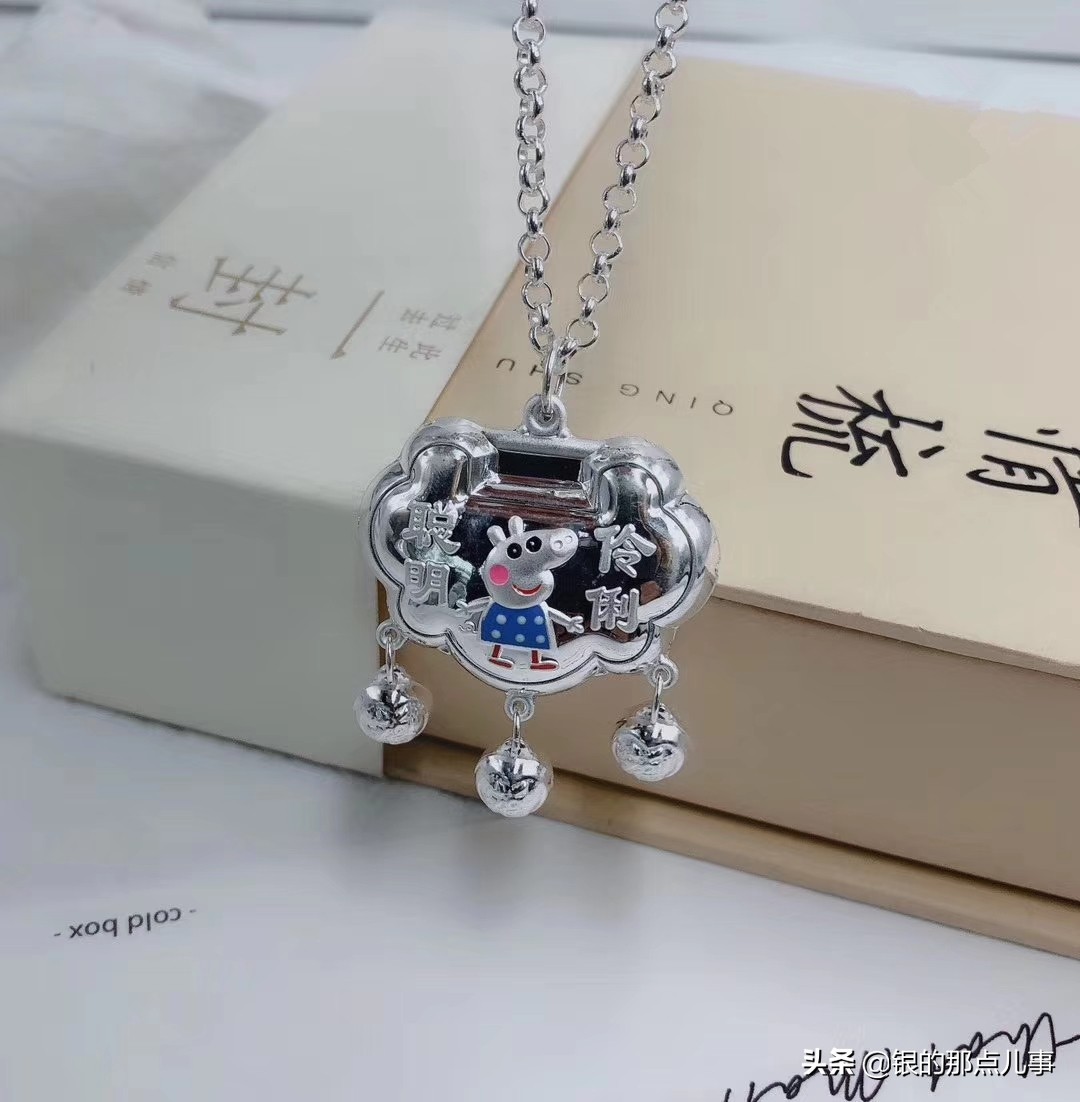 小银锁可以自己买给自己戴吗,银锁项链自己戴了可以送人吗