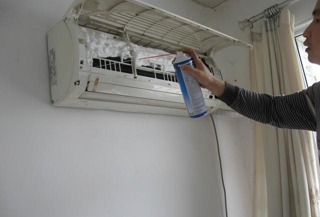 夏季空调清洗的正确方法,夏季空调师傅清洗的正确方法