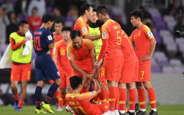 体坛名记怒怼里皮完整版,国足前教练里皮对国足评价