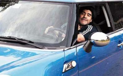 马拉多纳黑色法拉利,球王马拉多纳的车