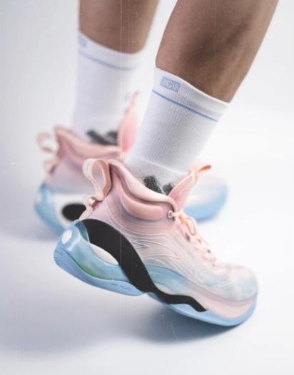 虚荣OR求实？KT7代配置拉满，CJ1代力求高端，安踏和李宁你爱谁？