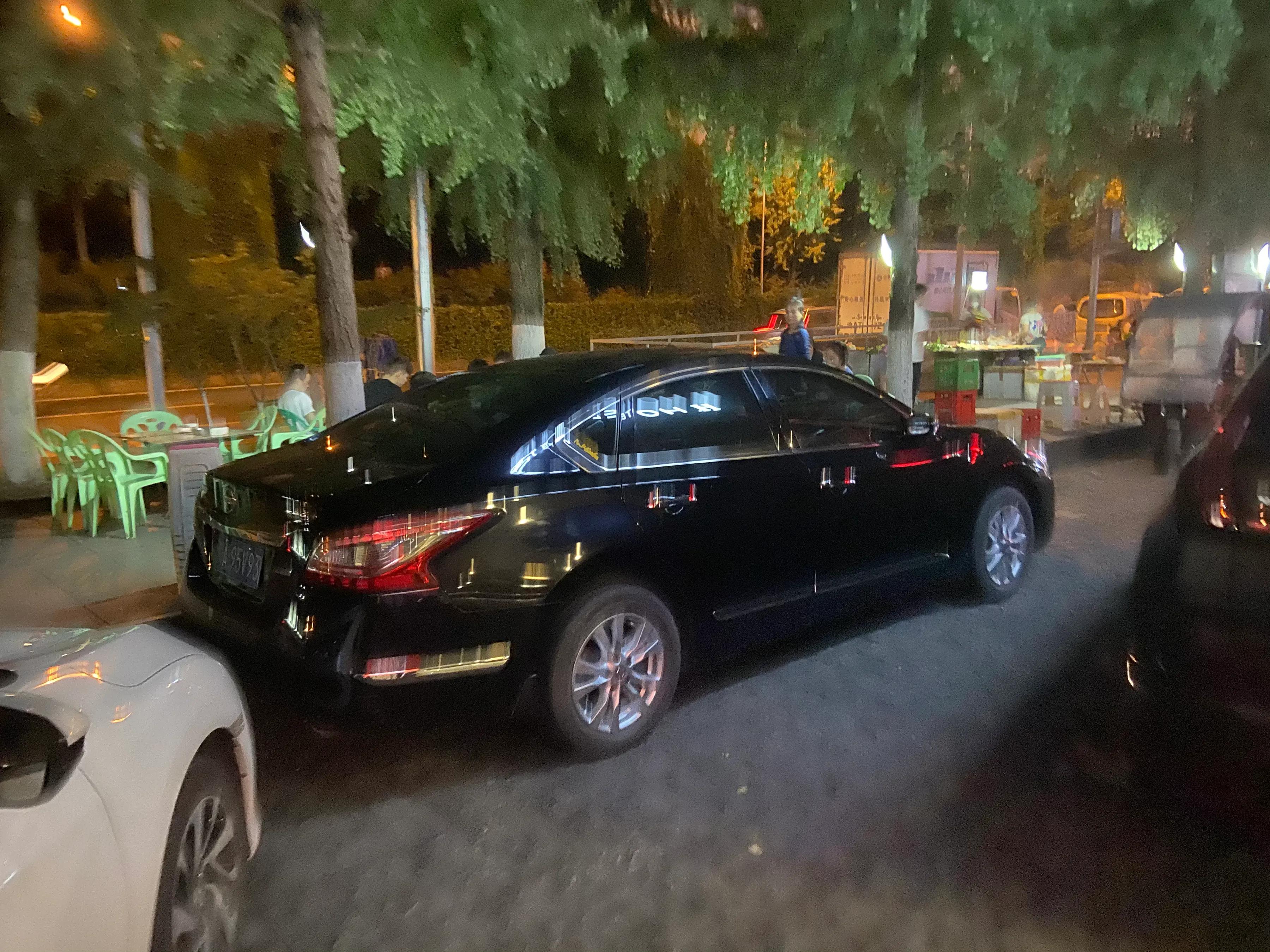 晚上摆摊卖烧烤到底有多赚钱，估摸着月入4，5万，真叫人眼红