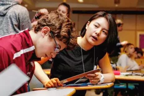 这所毗邻美国常青藤名校的中学，为何备受中国学生推崇？