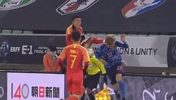 国足0:2乌兹别克斯姜至鹏,国足飞踢日本姜至鹏图片