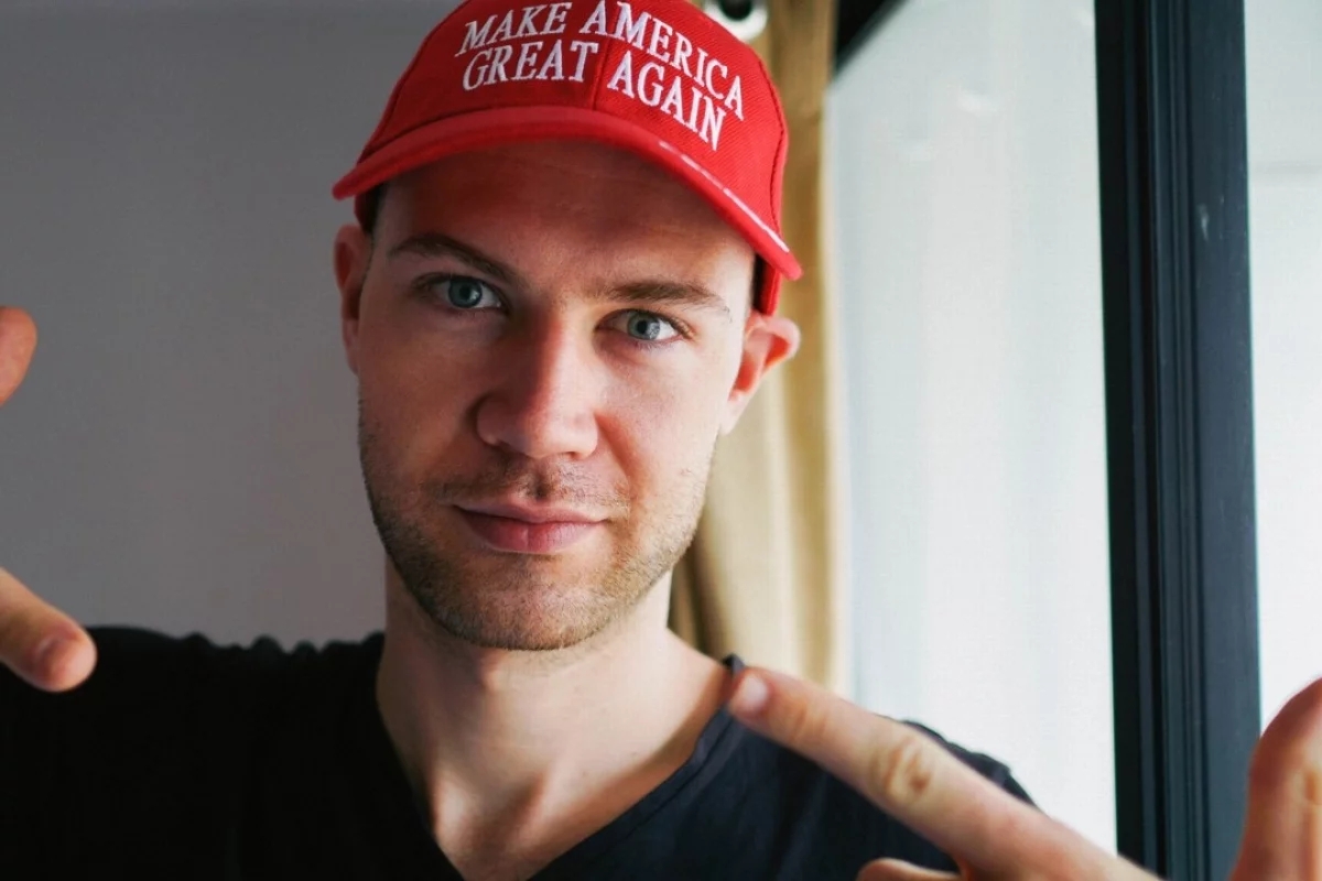 英国网红“搭讪大师”丹麦被捕，曾在亚洲五国*拍偷**撩妹视频惹众怒韩国警方对其发出红色通缉令