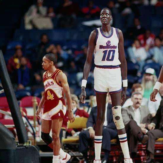 姚明巅峰时期能否打败nba的中锋,个子高适合打篮球吗