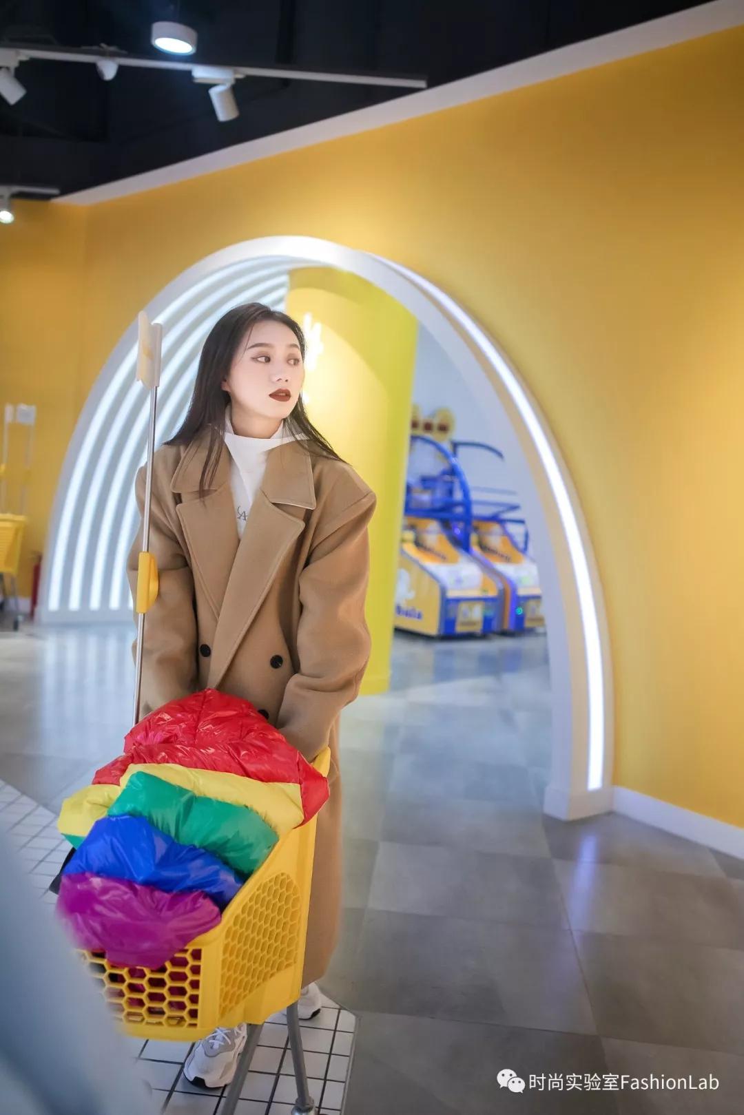 送对年终礼物是当代青年的社交核*器武**