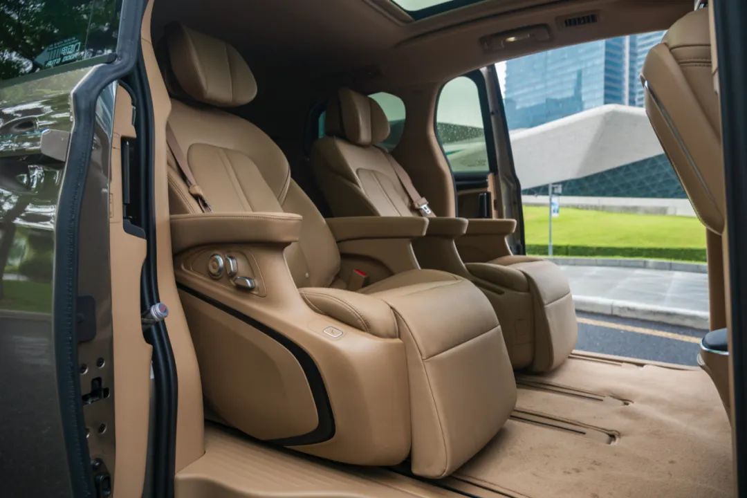 别克gl8es陆尊对比陆上公务舱,试驾gl8es陆尊