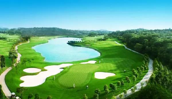 高尔夫规则违规击球,高尔夫规则中不规范打球姿势