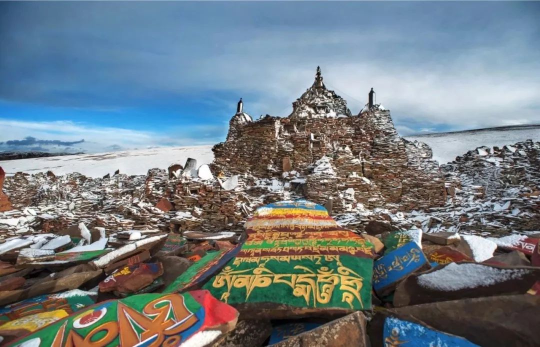 玛尼石凝固在石头上的信仰,玛尼石藏文