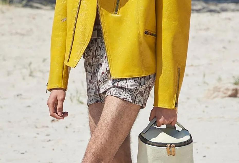 「Prada2022春夏男装」男装也内卷了，露大腿穿短裙真空上阵