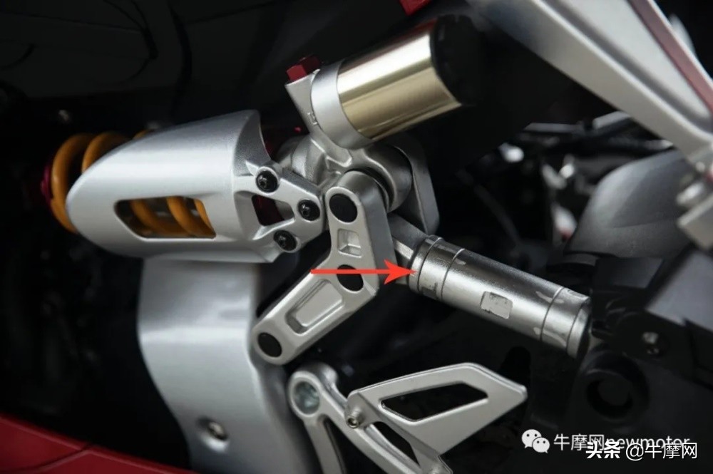 29990元起隆鑫500双缸平台跑车摩枭500RR上市