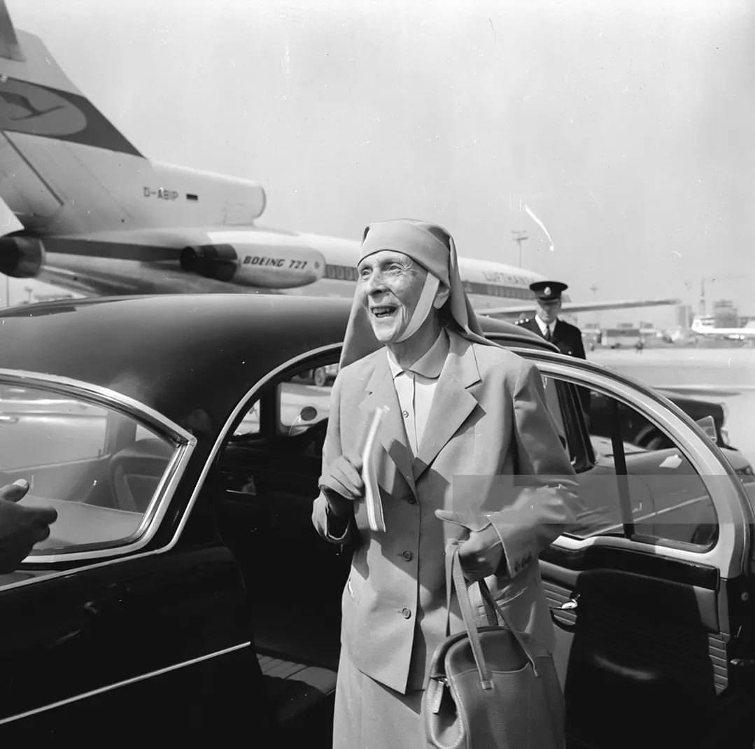 菲利普亲王苦命却伟大的母亲,菲利普亲王母亲爱丽丝多大去世