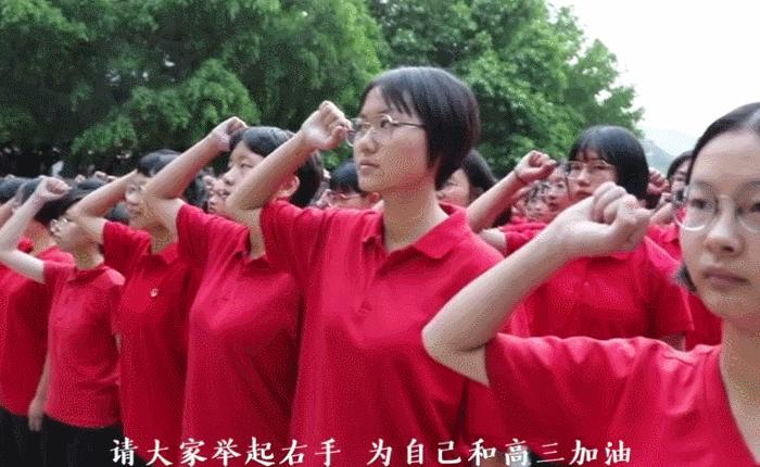 她才是你要疼爱的人的说说,她才是我们心中的英雄