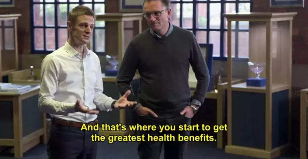 快走比跑步更毁膝盖,散步和跑步哪个更伤膝盖