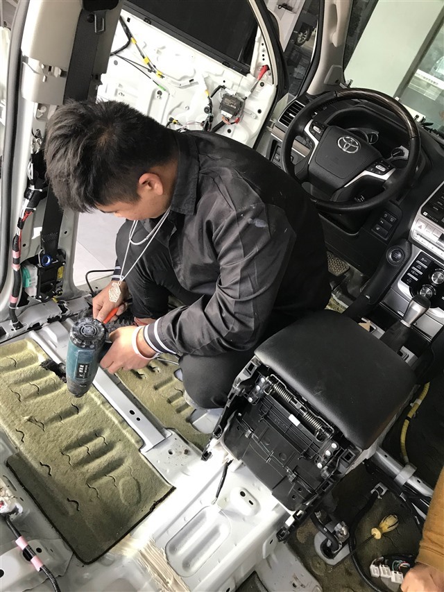 车内呕吐异味去除方法,车内去异味放什么最好