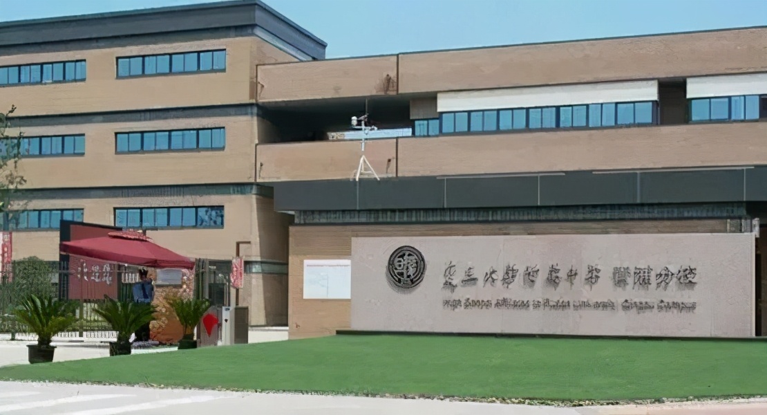 2022年上海高考升学率排名,上海位育中学