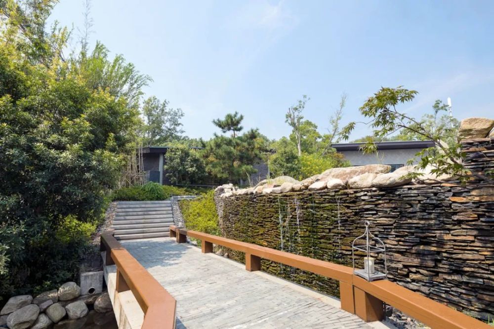 沉醉山水间,自然古朴,苏州裸心泊度假村,金螳螂匠心之作