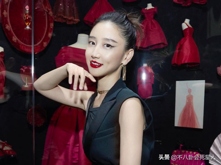 《杜拉拉升职记》10年：主演团过气、自杀、退圈，小配角翻身走红