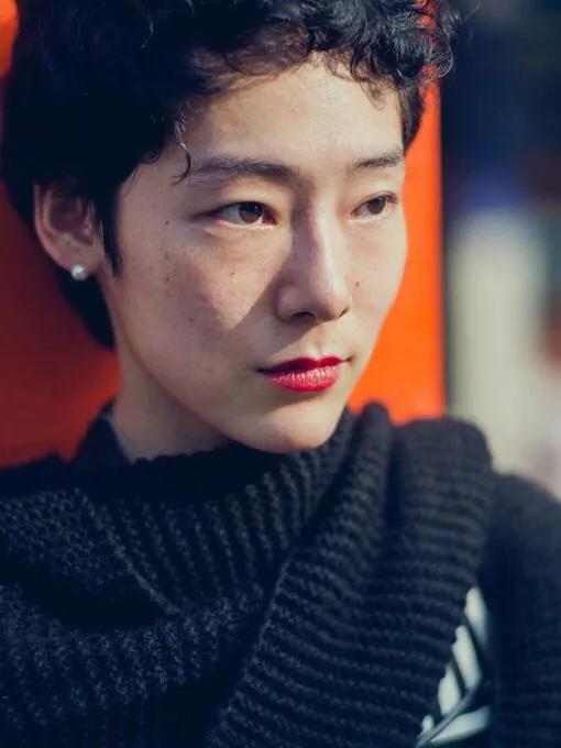 看起来有点凶的女人,看起来很凶的女孩子