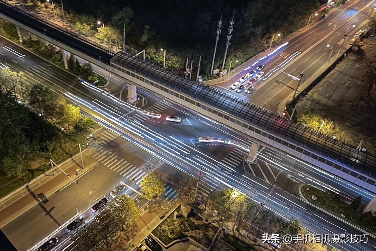 苹果手机夜景车轨拍摄技巧,苹果手机拍夜景车轨