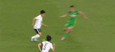 中国足球爆笑动态图,中国足球动画爆笑名场面