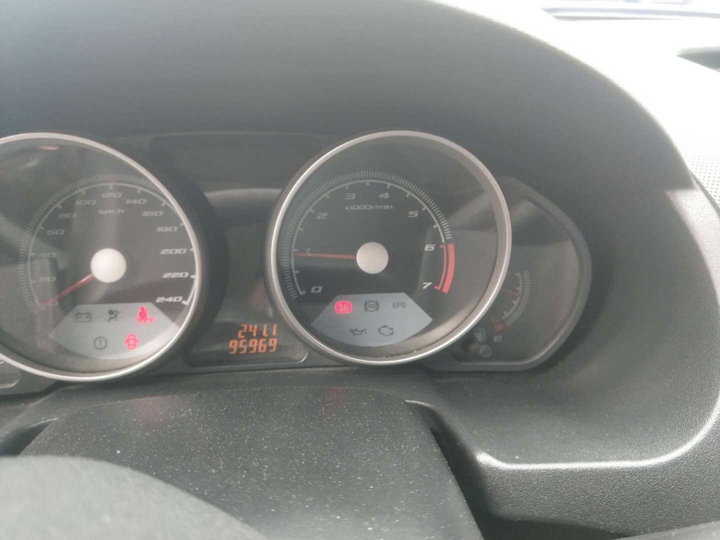 氧传感器故障灯亮消码过一天又亮,故障灯亮显示氧传感器问题