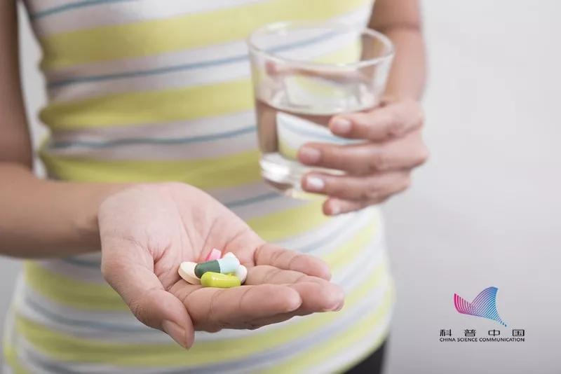 阿奇霉素跟它一起吃会致命？原来阿奇霉素不是人人都能吃…