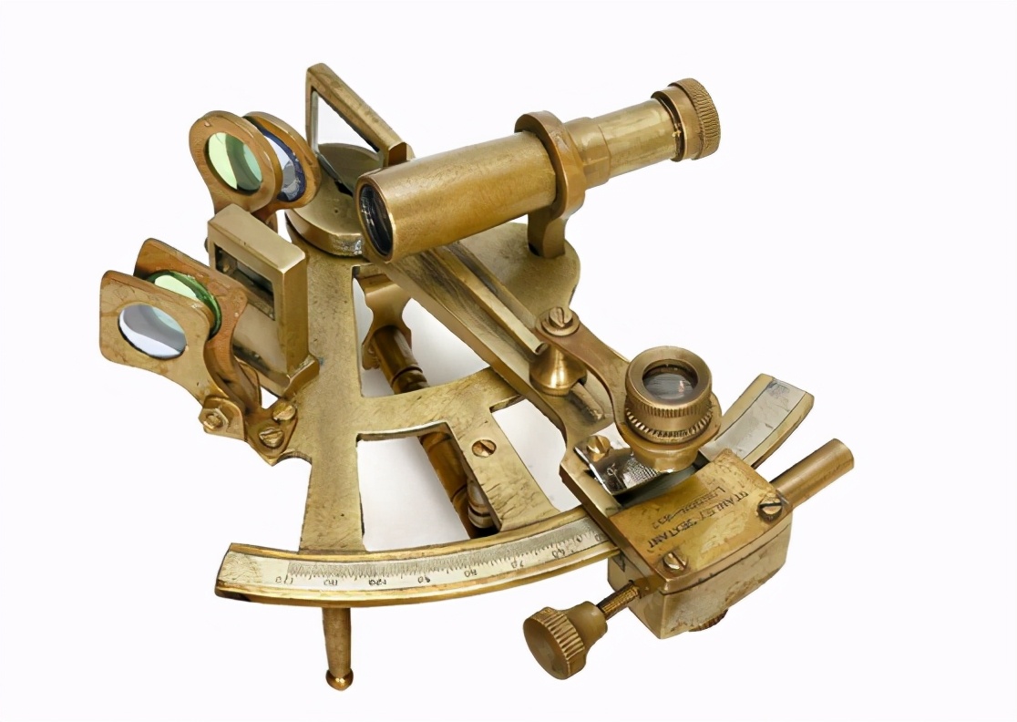 海上航行的船只要什么指引,船在海上航行靠什么辨别方向