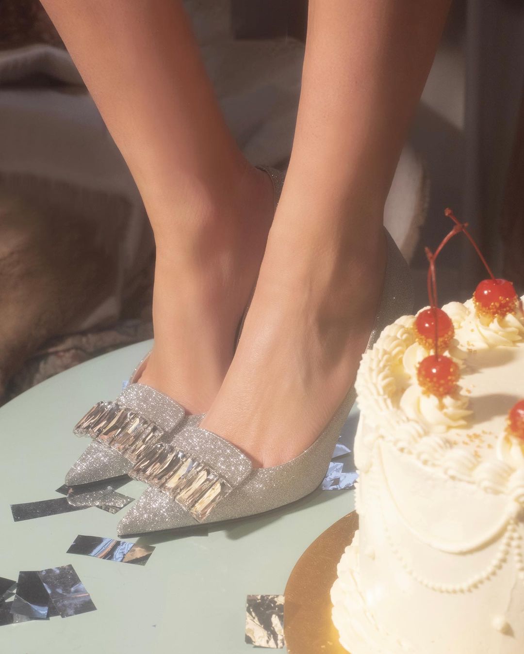 经典奢侈高跟鞋品牌有哪些,时尚界的宠儿高跟鞋的演变史