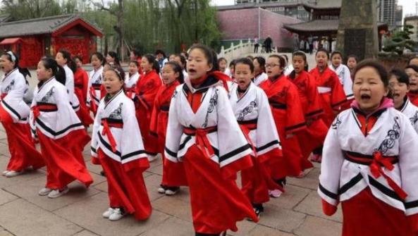 国外校服和中国校服的区别,中国的校服和韩国校服的差别