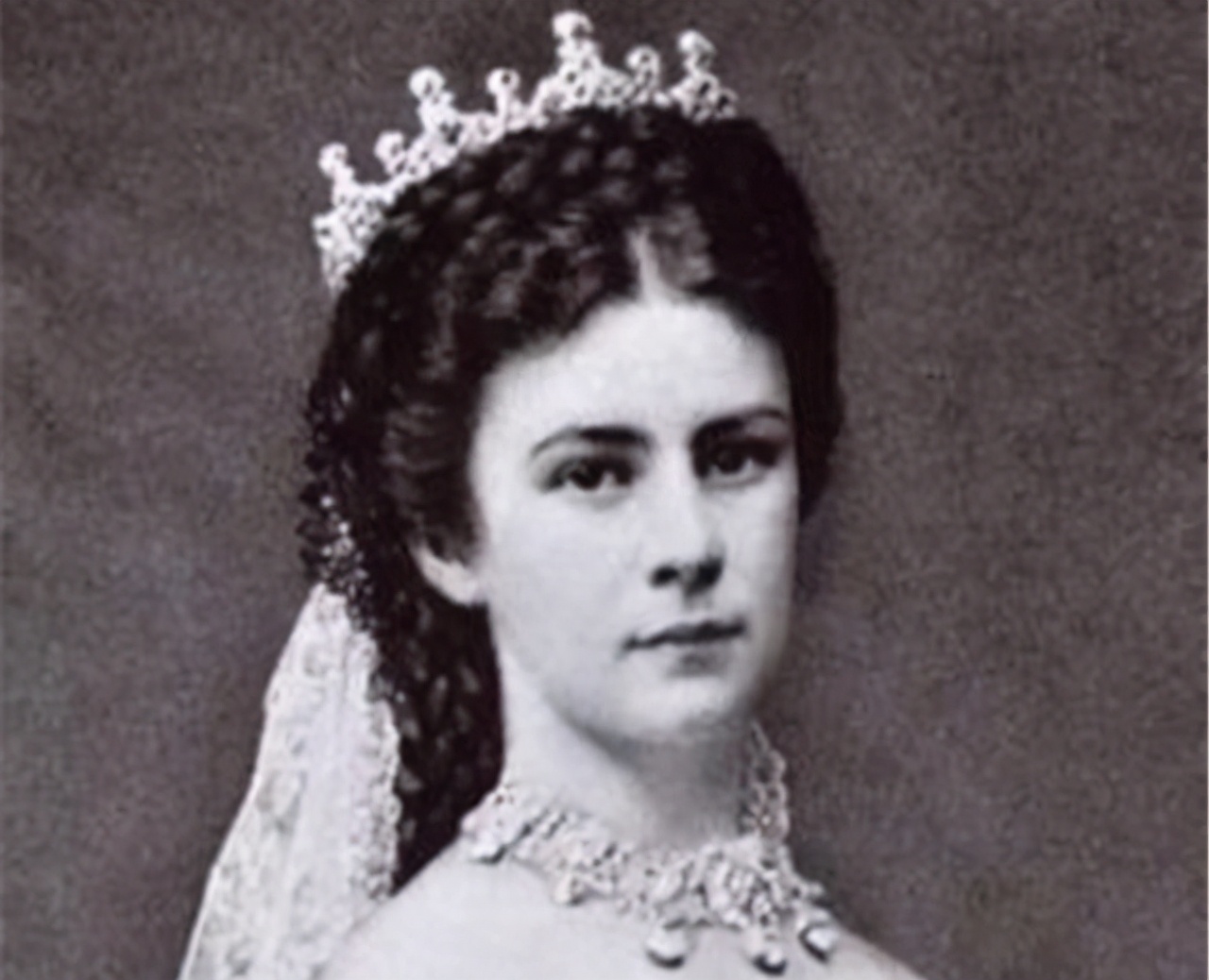 历史上的茜茜公主比电影中的更漂亮，她是童话中的美丽皇后