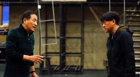 何冰自曝刚出道的自己借七分钟戏,何冰跑龙套十年40岁终有名气