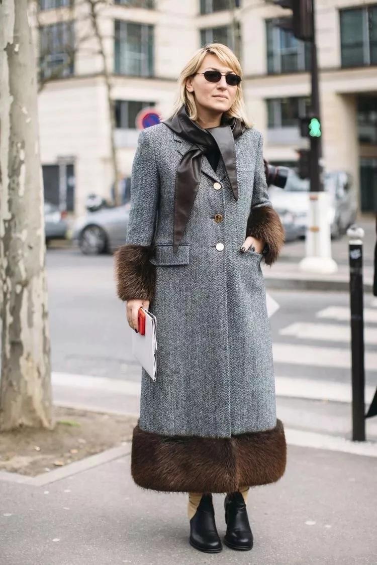 同事穿了一件新的大衣,皮草怎么穿不胖中长款