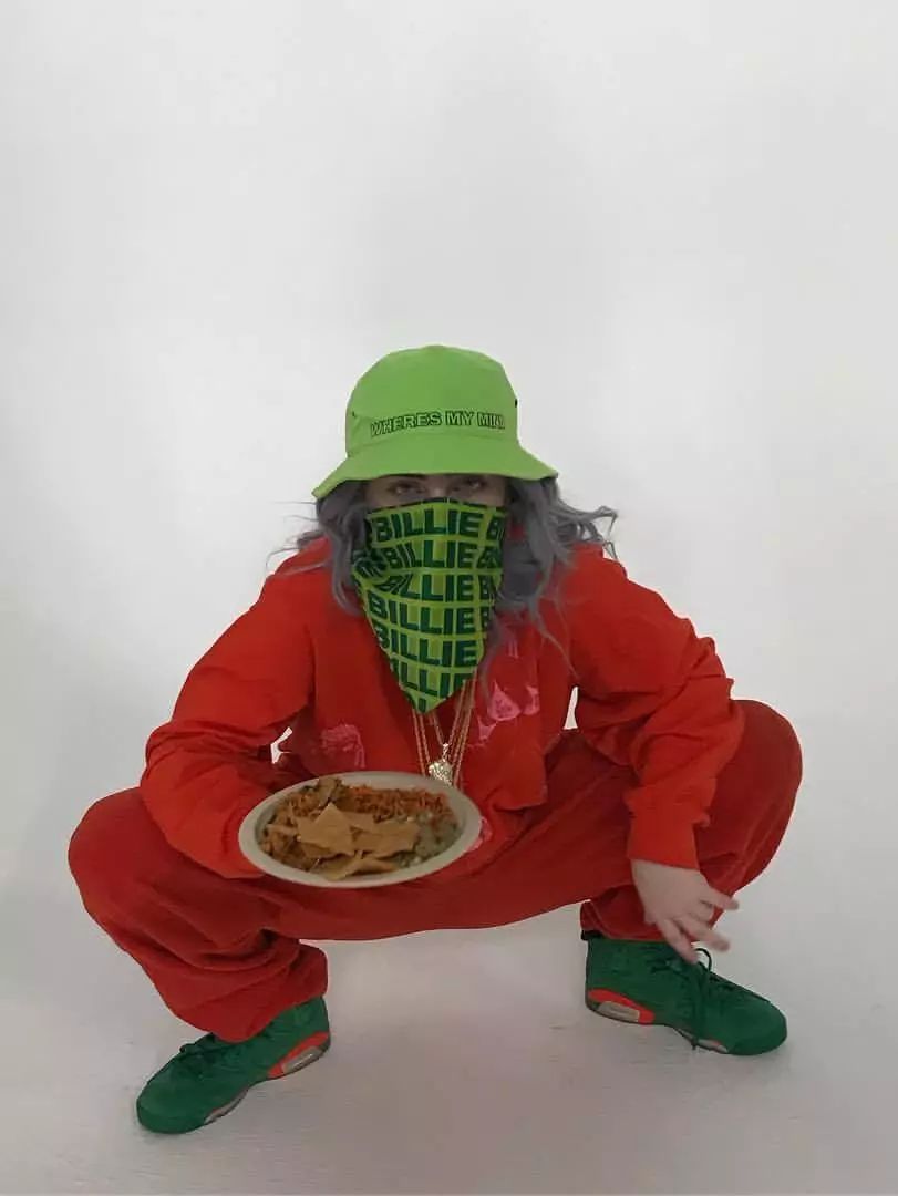 我太太太难了！项链戴在脖子上还做错了？