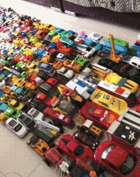 贾玲在沙发上翘二郎腿搞笑图片,贾玲跷二郎腿动图下载