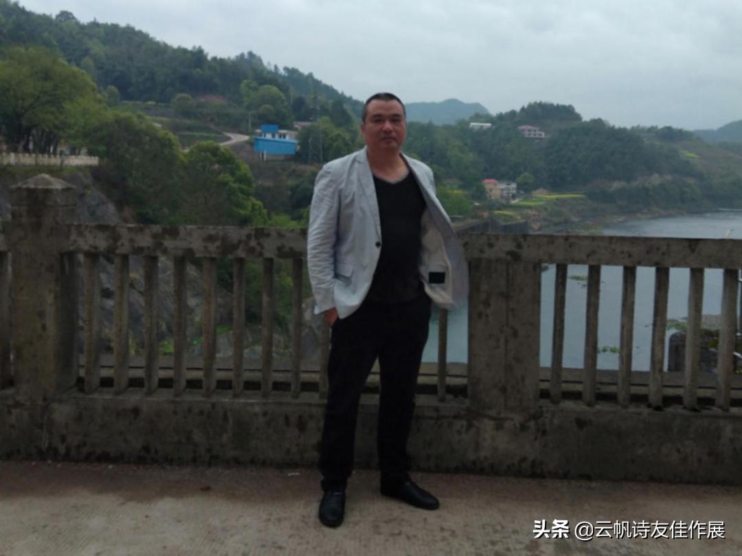 杨新跃最有名的十首诗,现代诗人夏天