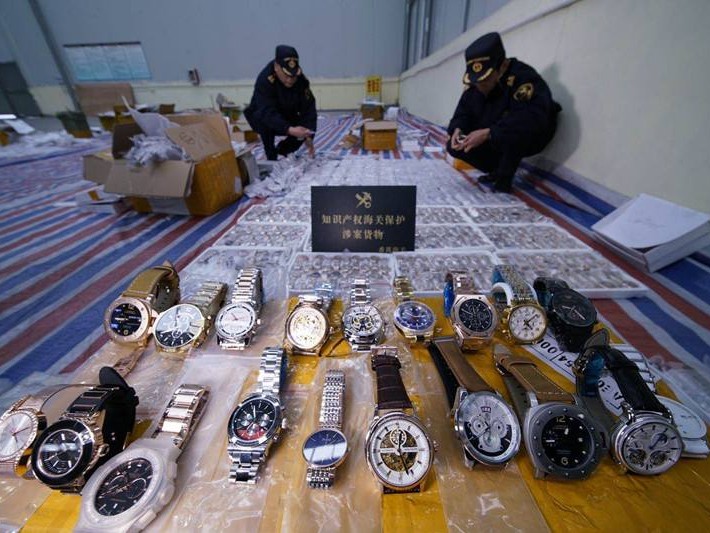 都二十一世纪了，你还在纵容佩戴精仿腕表的行为吗？