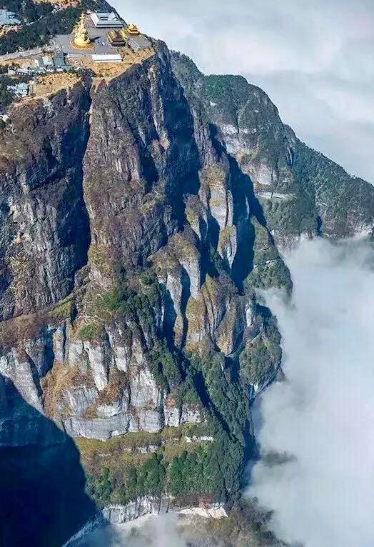 峨眉山舍身崖下金银财宝,峨眉舍身崖未解之谜