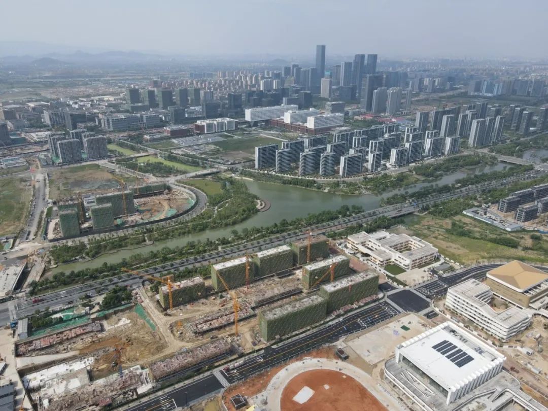 未科拼杀倒计时，倒挂2万+的天空之城、蒲荷芸邸，如何选？