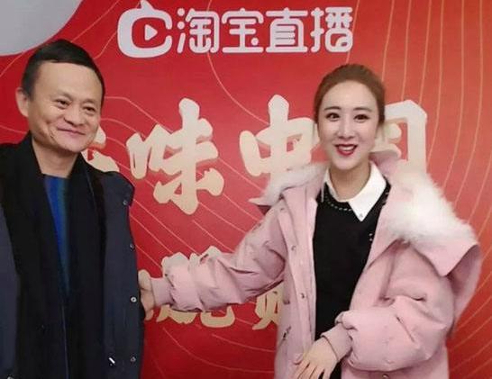 当红女网红原来是男扮女装,有哪些知名的网红是男扮女装