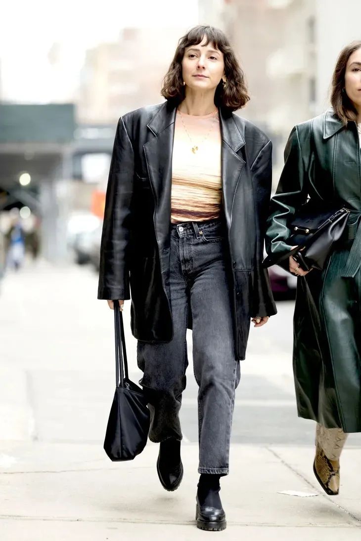 一件皮西装可以有多帅？时髦精们早已给出了答案