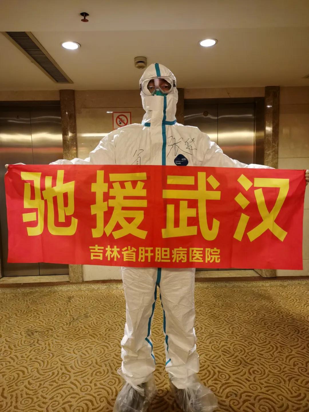 致敬2020每一个逆行的背影,回顾2019年消防员最美逆行背影