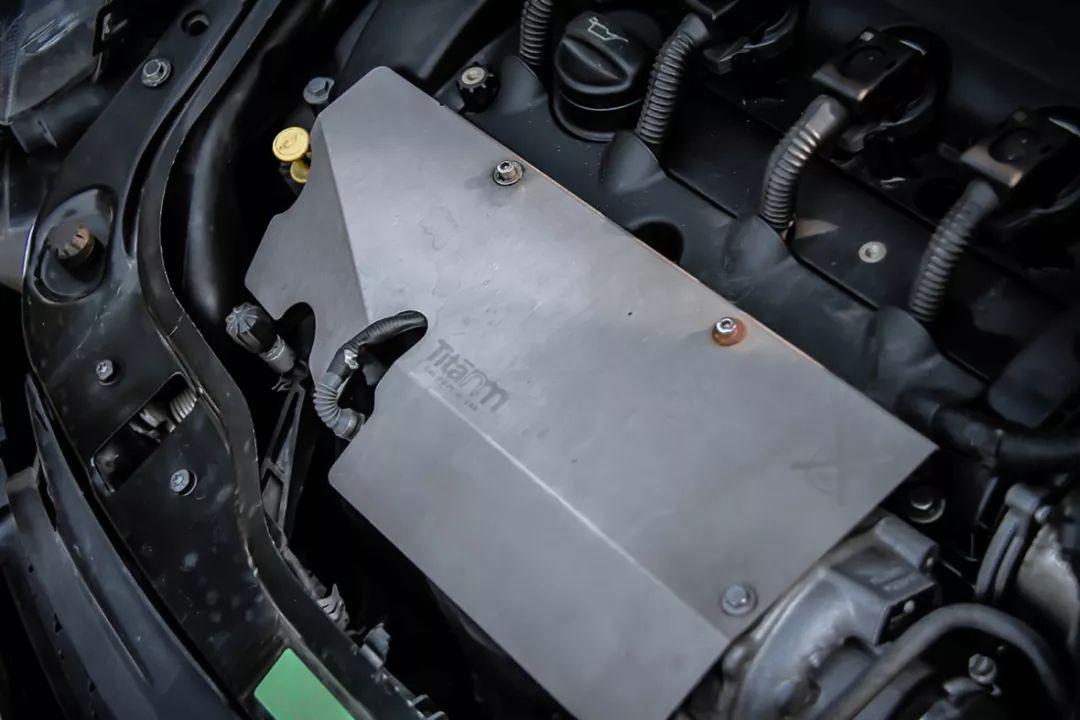 外观呆萌可爱的MINIR56JCW，却有着汉子般的内心！